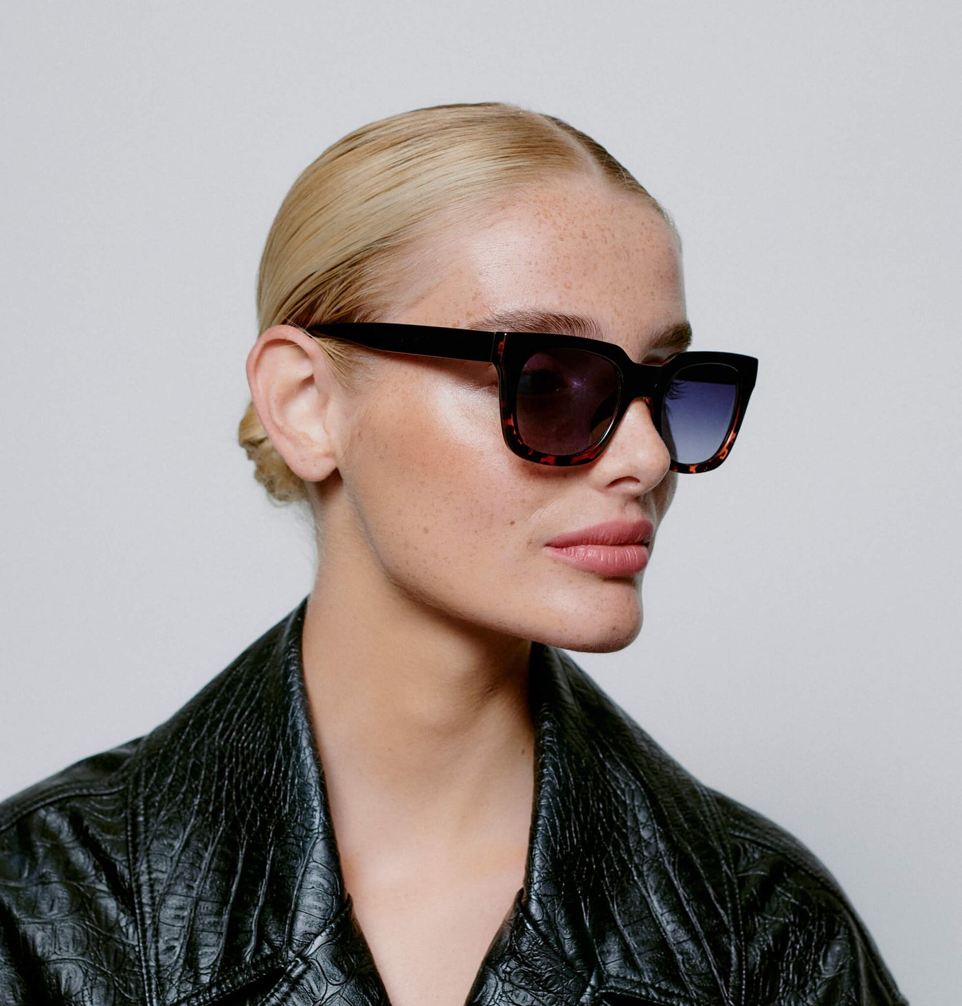 A Kjaerbede Sunglasses Nancy Black Demi Tortoise